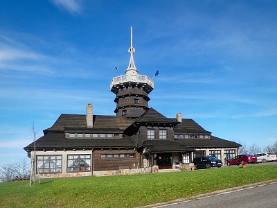 Jiráskova turistická chata s rozhlednou ... Dobrošov – rozhled po Kladském pomezí*