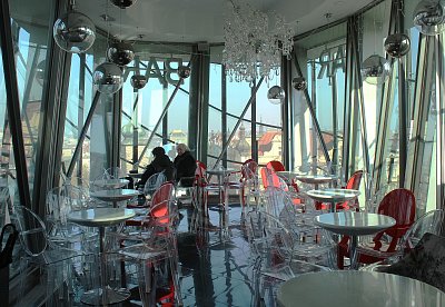 Úplně nahoře je tato zajímavá kavárna