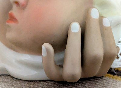 Detail porcelánové sošky