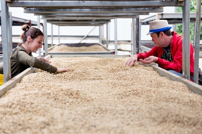 Petra Davies Veselá s manželem.jpg