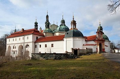 Poutní kostel Klokoty.jpg