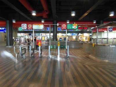 Vchod od metra C - směr Letňany