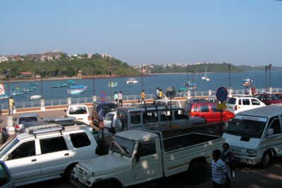 Pulzující hlavní město Panadži, goánská riviéra.JPG