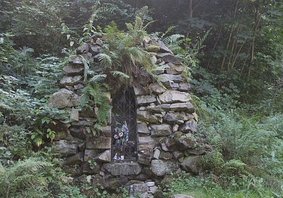 Studánka před kapličkou