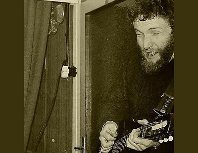 Teď v písni záchvěvu dotknu se nebe (Zpověď a lament puberťáckého kytaristy)