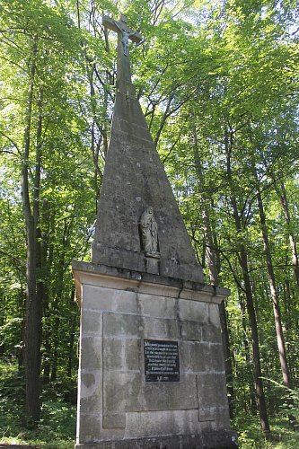 Památník padlých z roku 1928 v Národním sadu