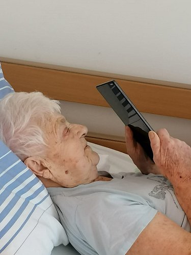 SeneCura SeniorCentrum Plzen skype hovory (1).jpg