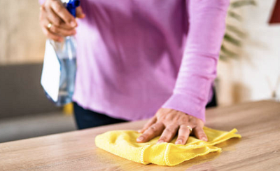 Jak zoufalství přivedlo seniorku na konkurz na uklízečku