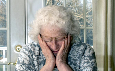 Seniorka z Děčína přišla o více než 814 tisíc korun, uvěřila podvodné reklamě 