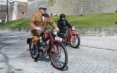Veteráni aneb senioři na kolech, ať už s motorem či bez, jsou úžasní