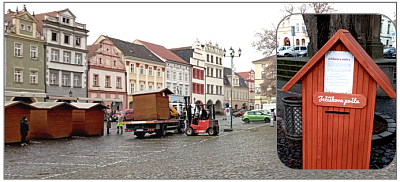 Příprava litoměřického náměstí na vánoční trhy