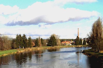 Labe u lázní Toušeň. Podzimní pohled.