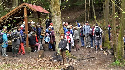 Tlačenice u studánky   *