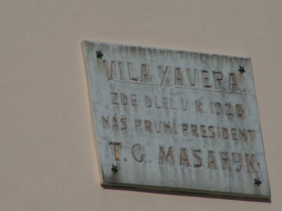 Vila T. G. M. Štítek na domě.JPG