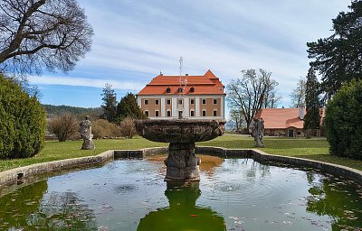 Jako na dlani - zámek Valeč *