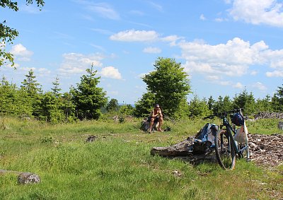 Někdo pěšky, někdo na kole