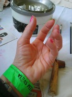 poloha ruky pro položení látky