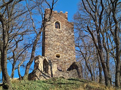 Kamenná rozhledna jako na dlani