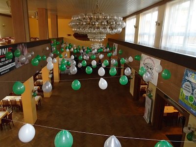 Konečná úprava, i balonky jsou na svém místě.