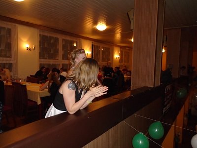 Nakouknutí z balkonu na taneční rej.