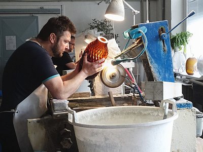 V brusičské dílně