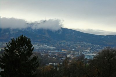 Ještěd v mracích.