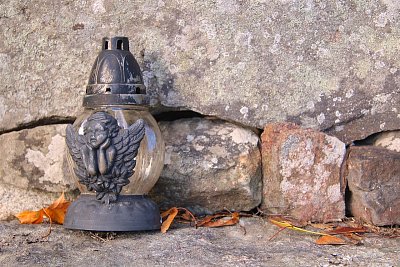 Smutek srdce uzavírá