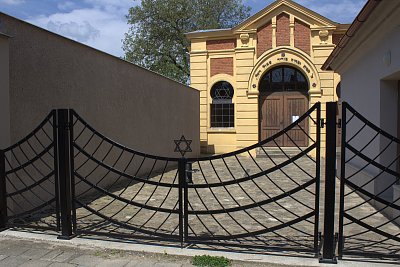 Jdeme  na židovský hřbitov