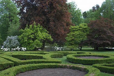 V podzámecké zahradě