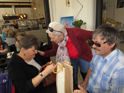 Tak mu, Květinko pomůžeš!