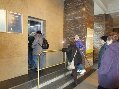 Aničko, necpi se tam, jen pro osm osob!