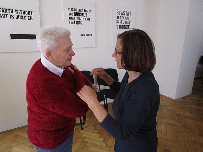 Srdce tě bolí? A není ono kousek níž?