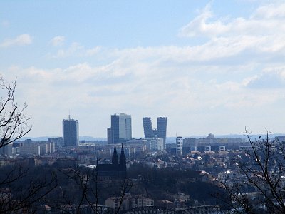 nahoře je Pankrácká pláň, uprostřed Vyšehrad a dole Smíchov