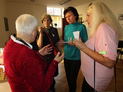 Tak jí to přej, koukni, jak je hubená