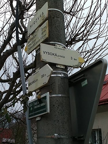Půjdu po žluté značce, na vrchol Vysoké to mám jen 3 km