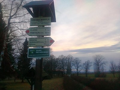 Do Přibyslavi na náměstí 3,5 km, na nádraží ještě jeden kilometr navíc.