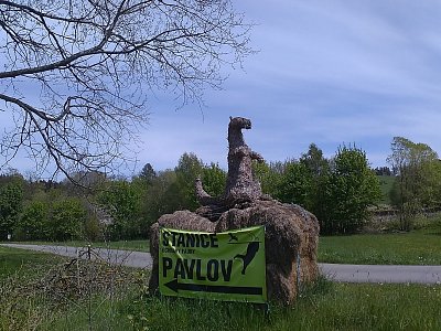 Vycpaná vydra (slaměný poutač) mě správně naviguje