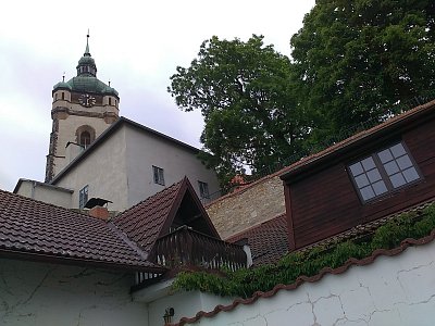 Z Náměstí Míru je to jen asi 150 metrů k mělnickému zámku