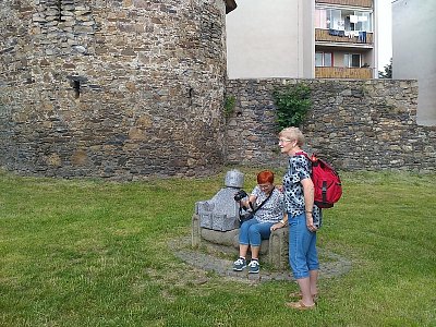 Lavička s robotem  - vyzkoušíme, co to udělá? Alena s Maruškou