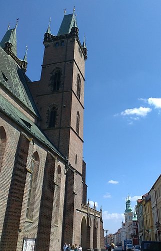 Katedrála sv. Ducha je spolu s Bílou věží dominantou Hradce Králové