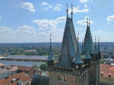 Pohled z mezipatra Bílé věže