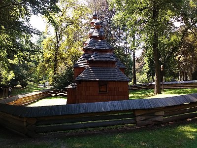 Vstup do tohoto unikátního kostela je omezen provozní dobou