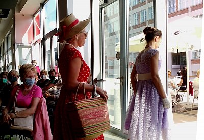 Na tuto módu si jistě mnohé dámy 60+ vzpomínají.