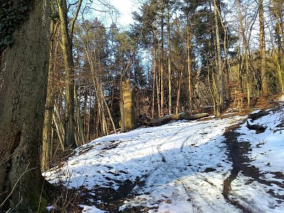 V zimě je cesta plná ledových zmrazků. Ale ten výstup stojí za to.