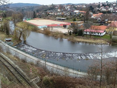 Sportoviště na levém břehu Sázavy