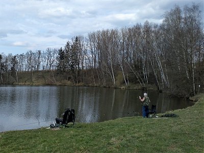 Rybáři na údolní nádrži Žabinec
