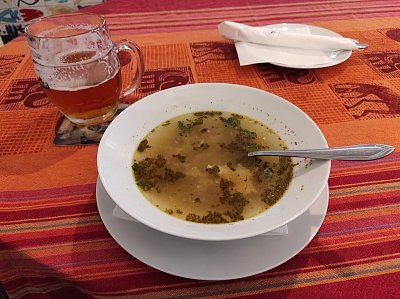 Česnečka byla výborná. Na vyfocení topinky jsem si vzpomněla pozdě.