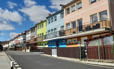 Okály, nyní v barevném provedení