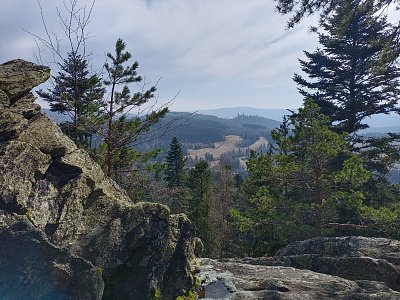 Pohled ze skály Kašperk před Hůrským vrchem