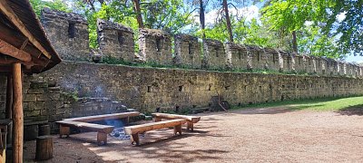 Výprava co si zde ohřála oběd již odešla.